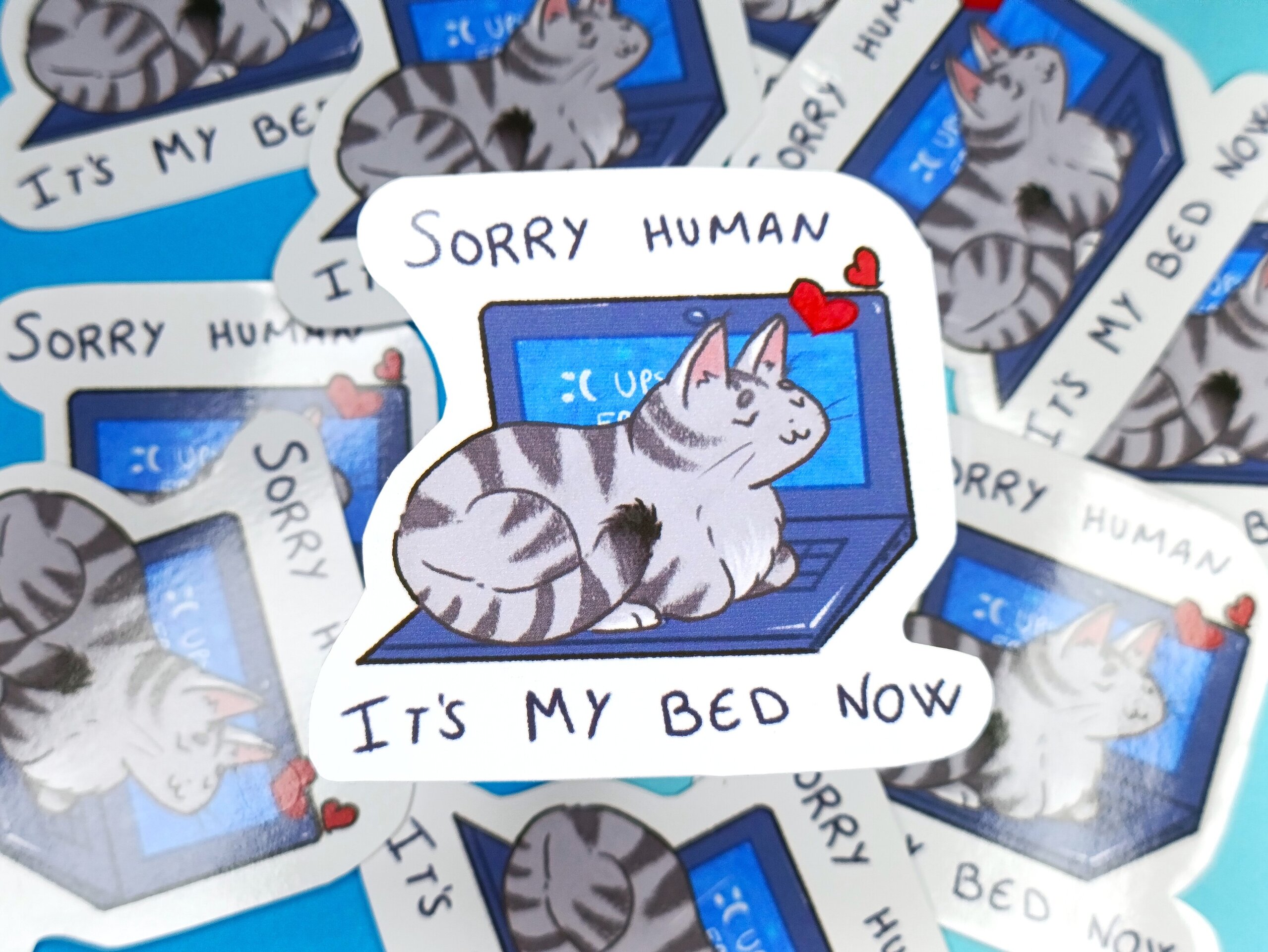 Pegatina de vinilo de gatito sobre un ordenador - 1